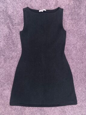 Classic Black Sleeveless Sheath Dress